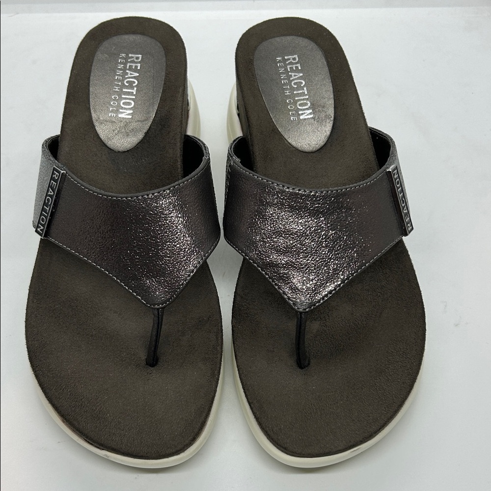 Kenneth Cole REACTION Women's Blaire Thong Sandals.Metallic Pewter Finish Size 8